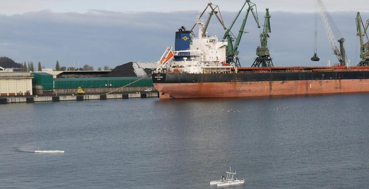CTO_USV_5200A-4_Maneuvers_in_the_port